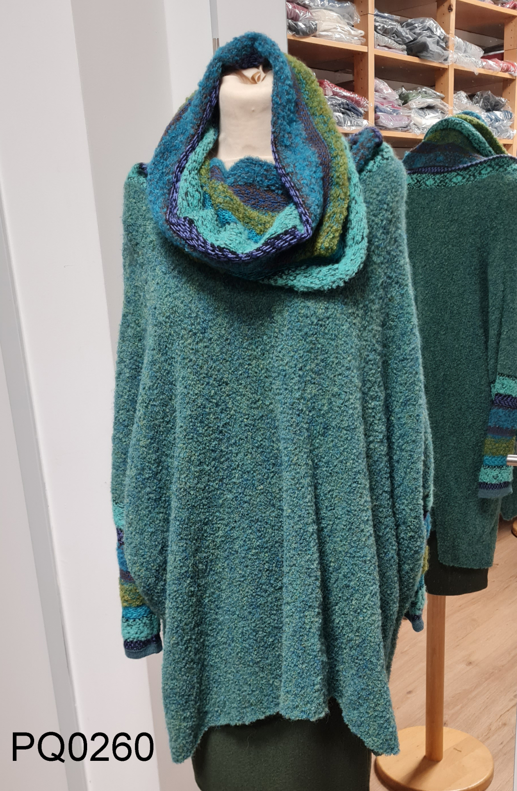 Damen Poncho-Rolli aus Babyalpaka mit Bouclé